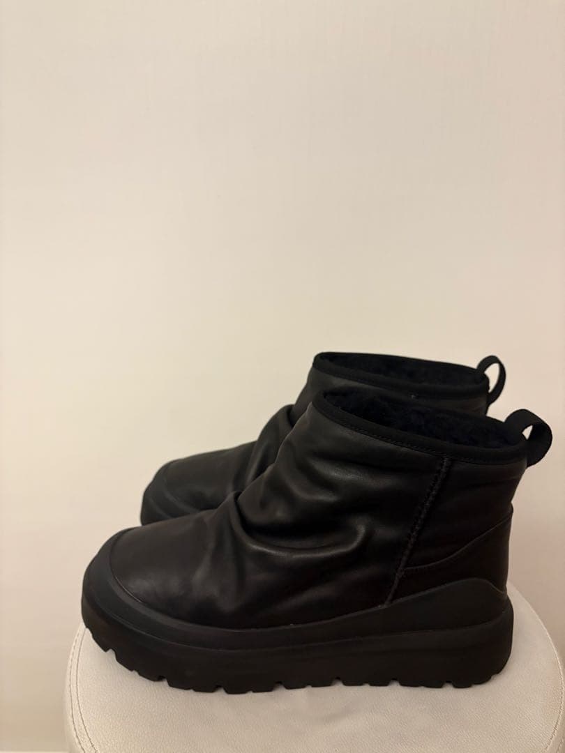 靴 UGG Heritage Utility Mini noir