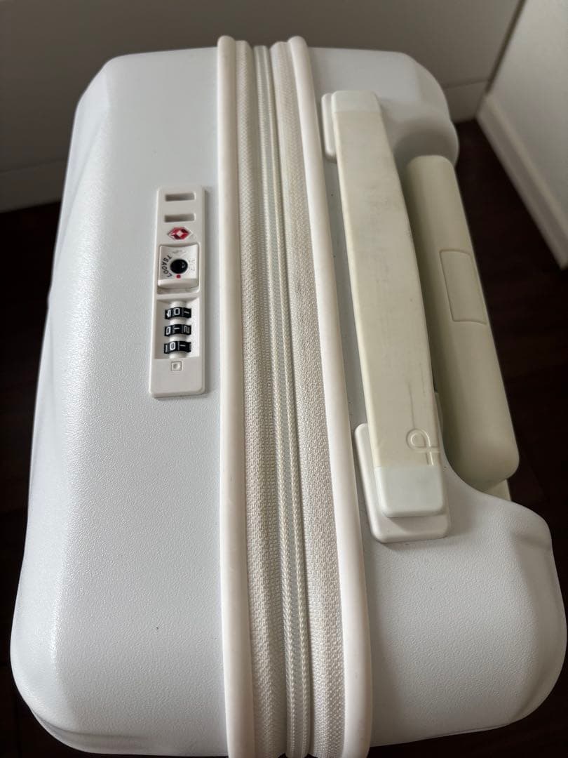 プロテカ　ホワイト　スーツケース　ロッカーサイズ22L