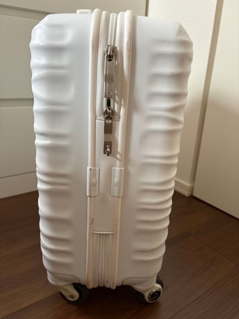 プロテカ　ホワイト　スーツケース　ロッカーサイズ22L