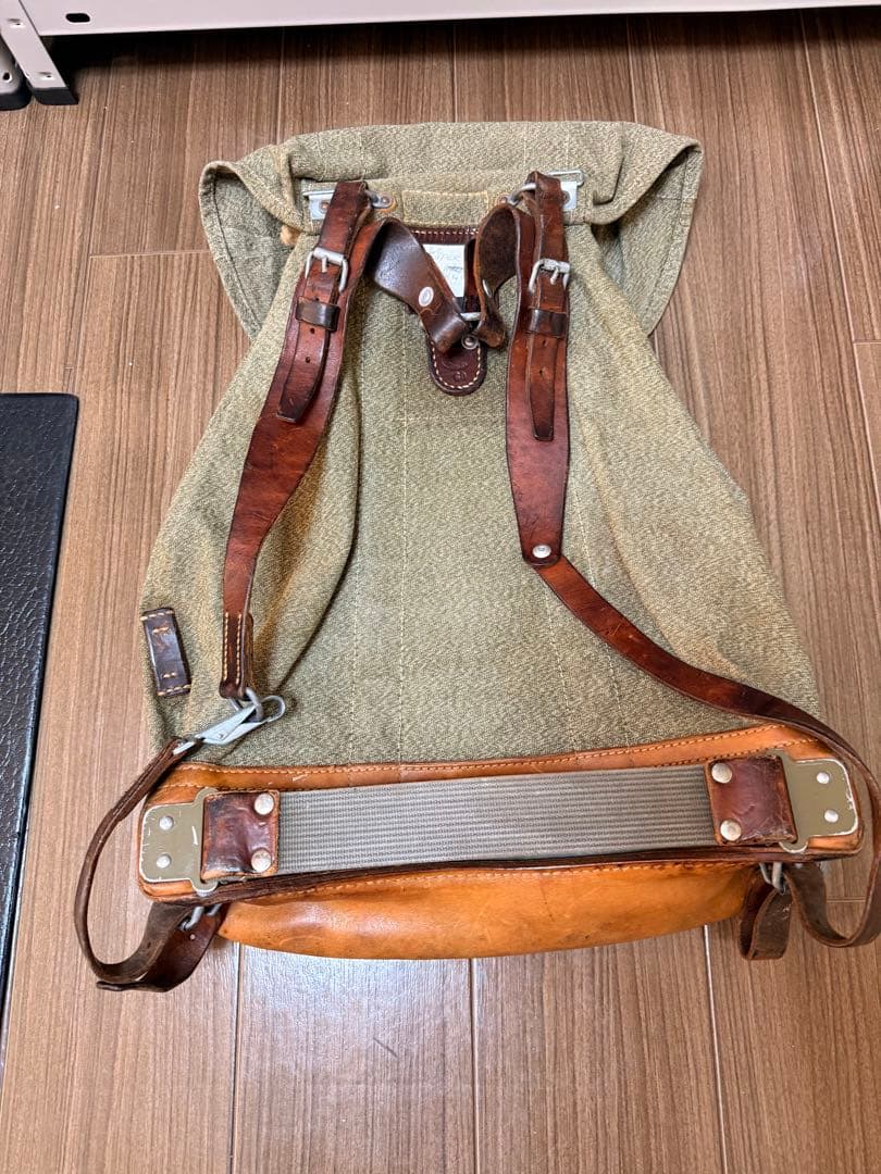 スイス軍 60年代 バックパック ヴィンテージ レザー リュック ミリタリー