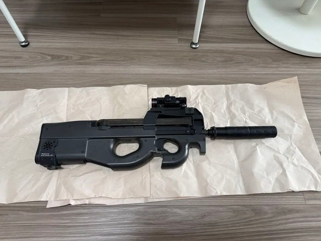 東京マルイ P90 TR スタンダード電動ガン:サイト・多弾マガジン付