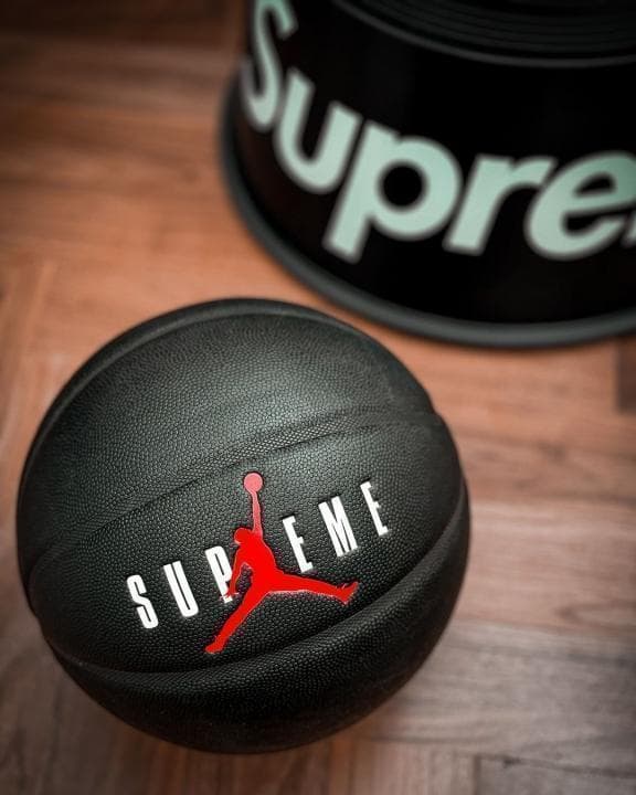 Supreme x Jordan コラボ Basketball バスケットボール
