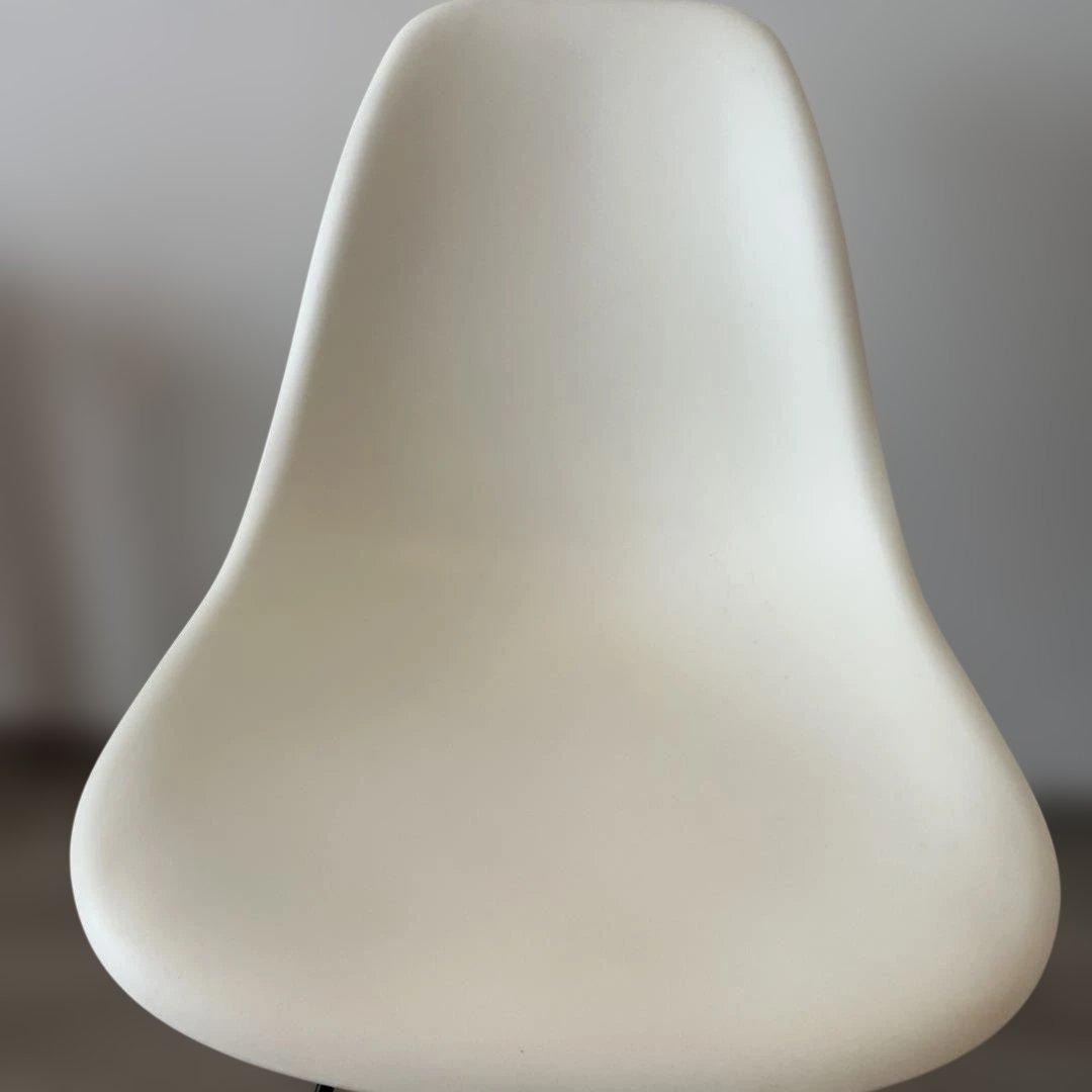 【正規品】【送料込み】ハーマンミラーのイームズチェア ホワイトダイニングチェア