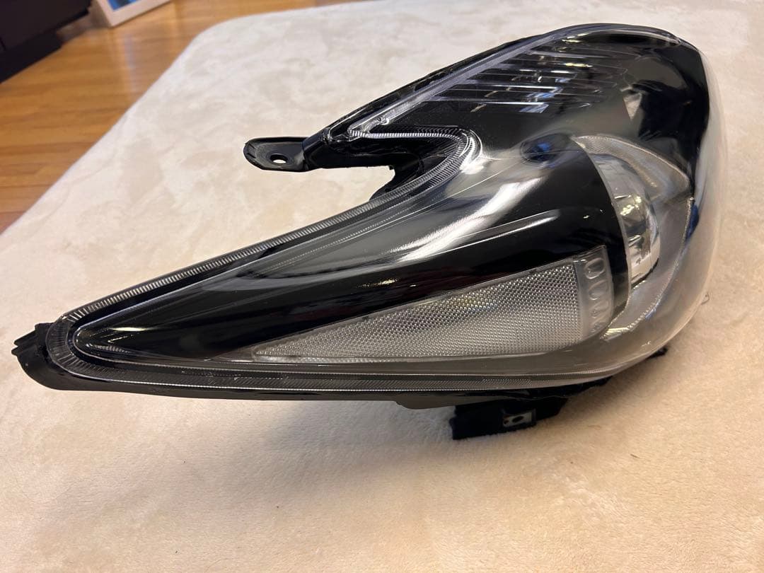 30前期プリウスブラック ヘッドライト 〔ハロゲン〕