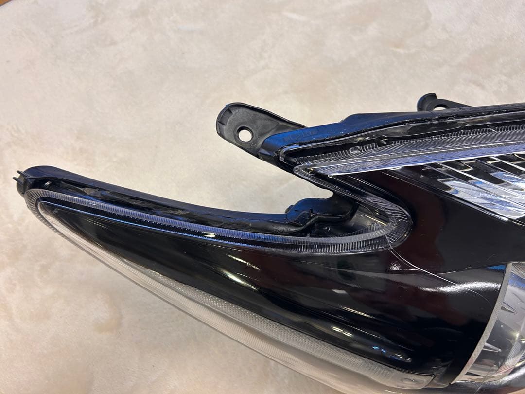 30前期プリウスブラック ヘッドライト 〔ハロゲン〕