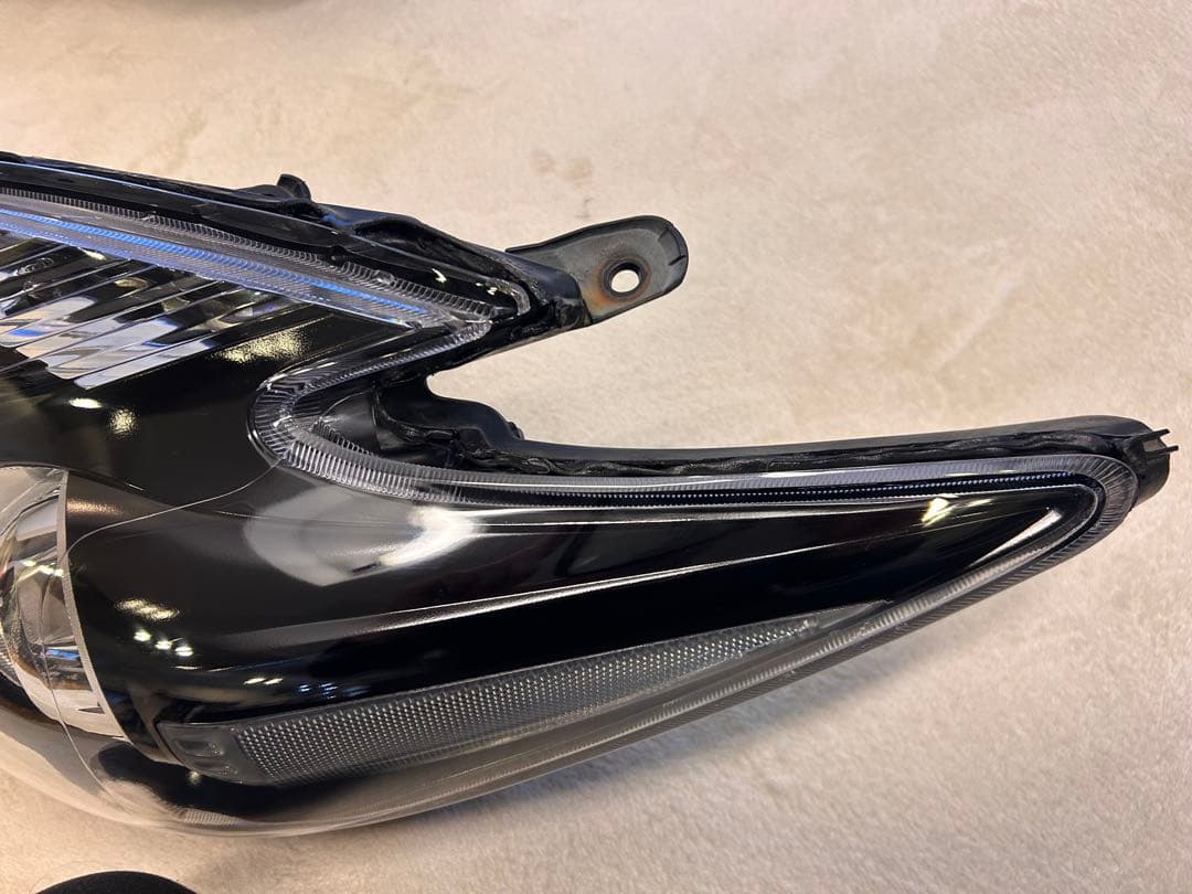 30前期プリウスブラック ヘッドライト 〔ハロゲン〕