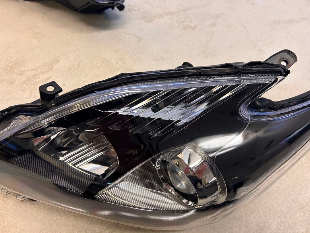 30前期プリウスブラック ヘッドライト 〔ハロゲン〕