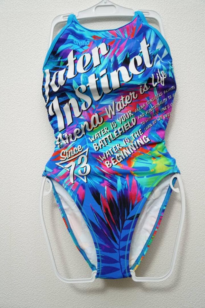 未使用品箱あり　アリーナ競泳水着　サイズM