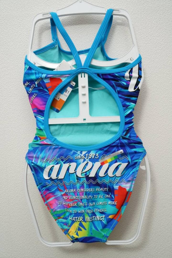 未使用品箱あり　アリーナ競泳水着　サイズM