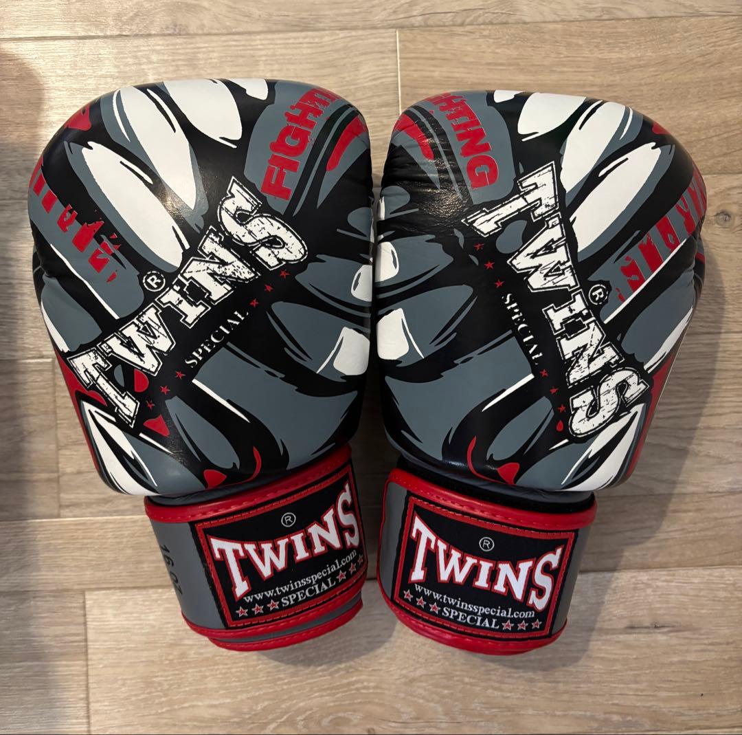 TWINS ボクシンググローブ 16 oz