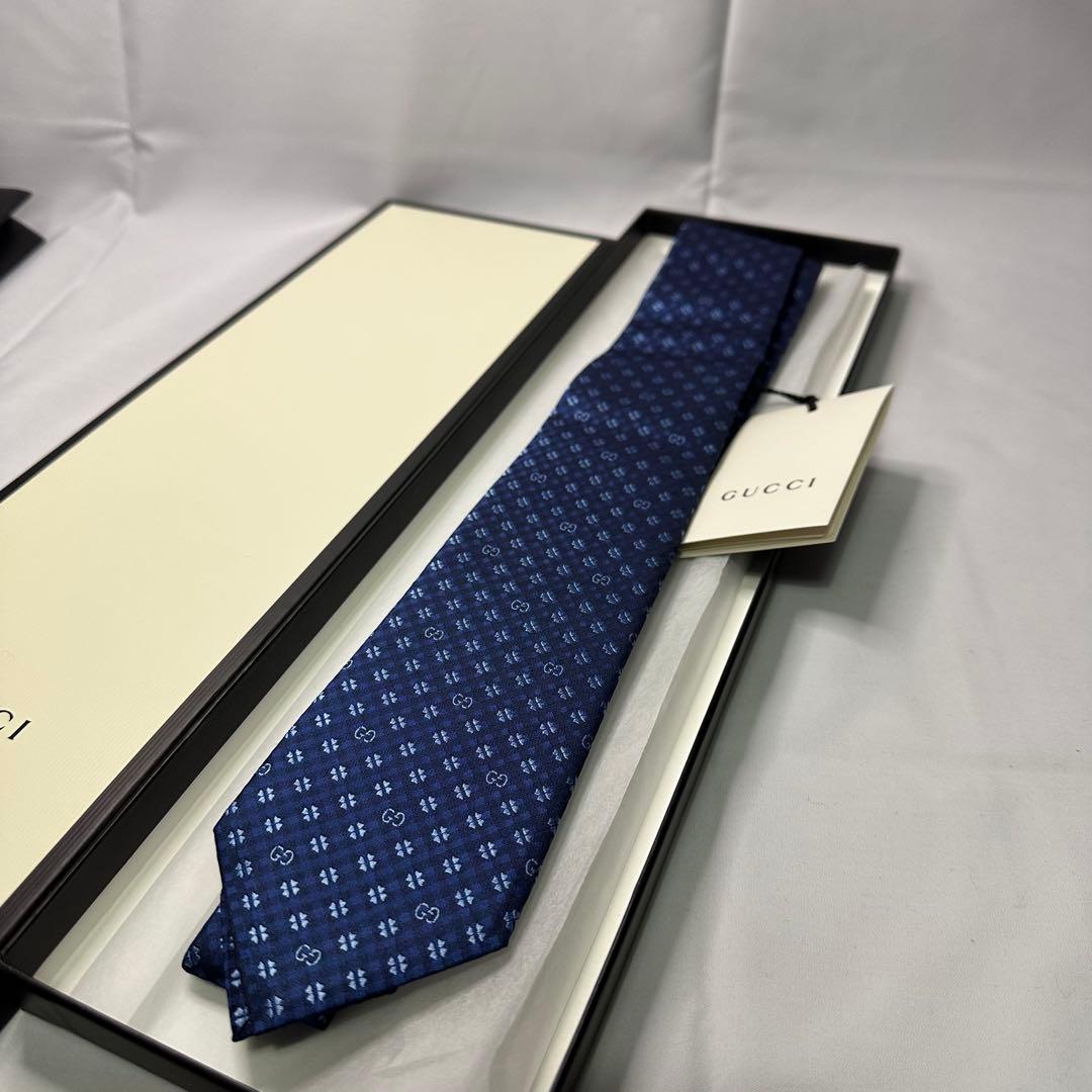 新品タグ付☆箱付☆グッチ☆ネクタイ☆ブルー☆ネイビー☆GG柄☆クローバー☆635