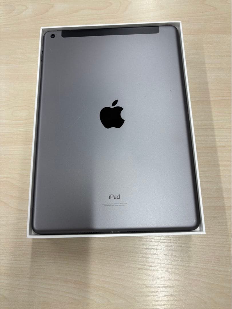 iPad 第9世代 256GB スペースグレイ MK4E3J／ドコモ解除SIM