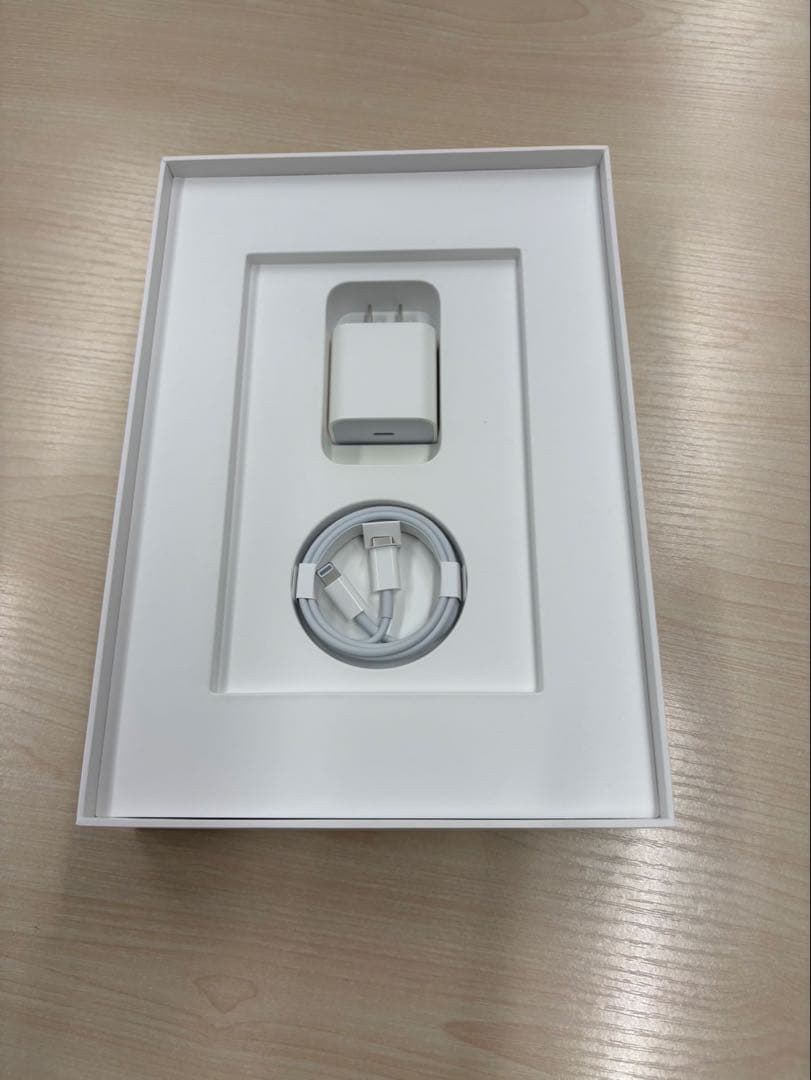 iPad 第9世代 256GB スペースグレイ MK4E3J／ドコモ解除SIM