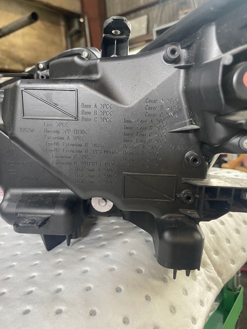 60ハリアー　後期　右ヘッドライト