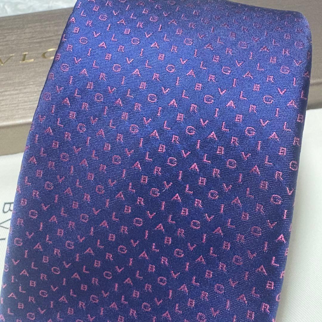 BELLE♡♡プロフ必読様　ご予約品✨現行✨新品✨ブルガリ ネクタイ ロゴマニ