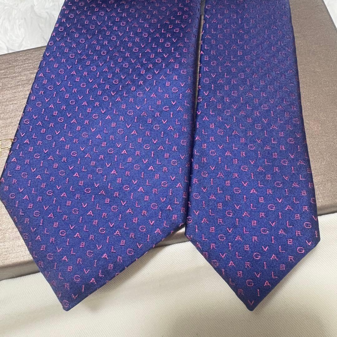 BELLE♡♡プロフ必読様　ご予約品✨現行✨新品✨ブルガリ ネクタイ ロゴマニ