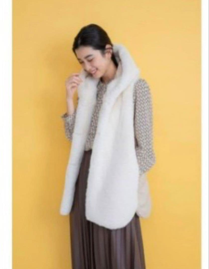 Hush Puppies ホワイトファー フード付きロングダウンベスト