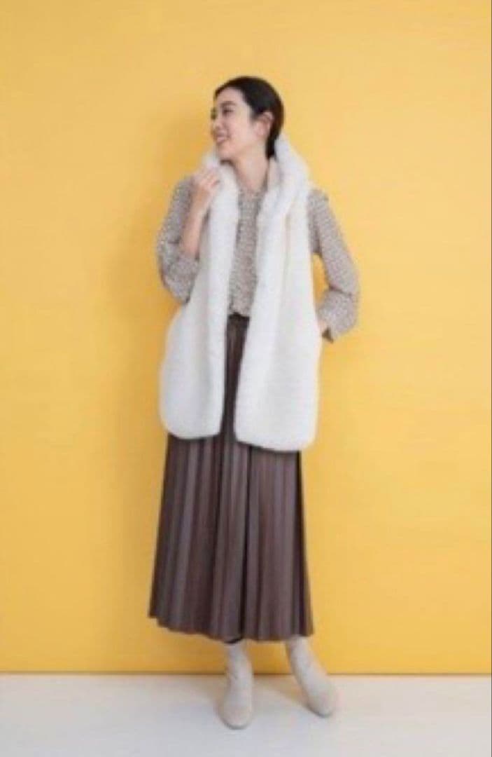 Hush Puppies ホワイトファー フード付きロングダウンベスト