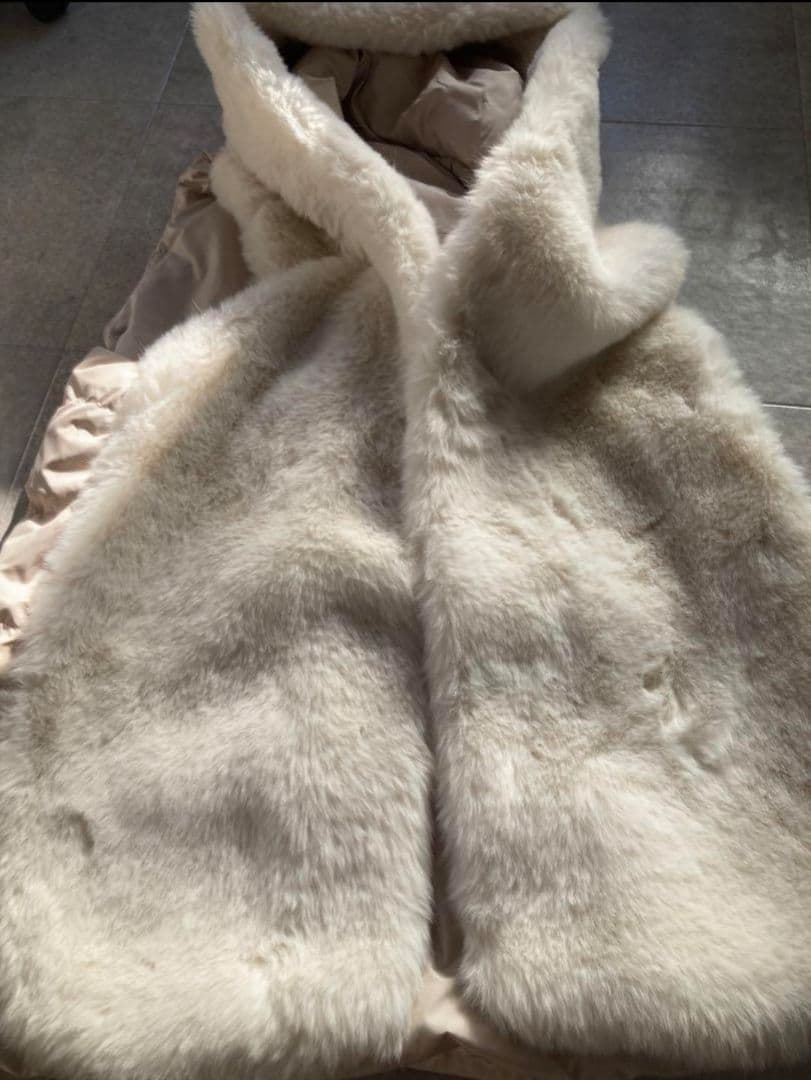 Hush Puppies ホワイトファー フード付きロングダウンベスト