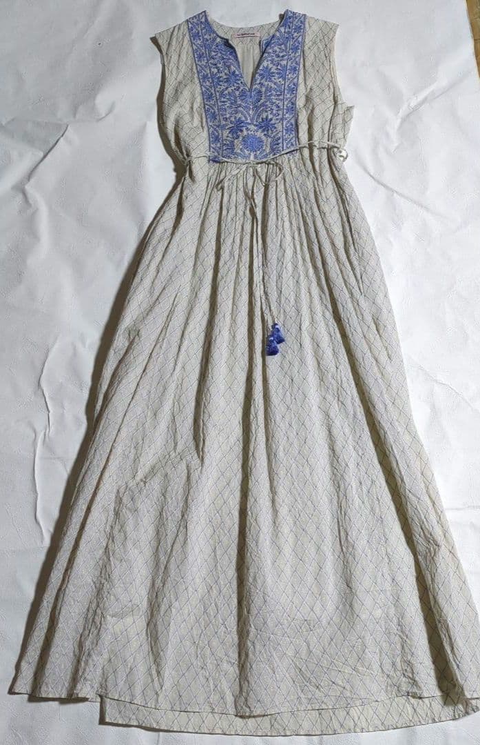 Pasand by ne Quittez pas 刺繍入りマキシドレス