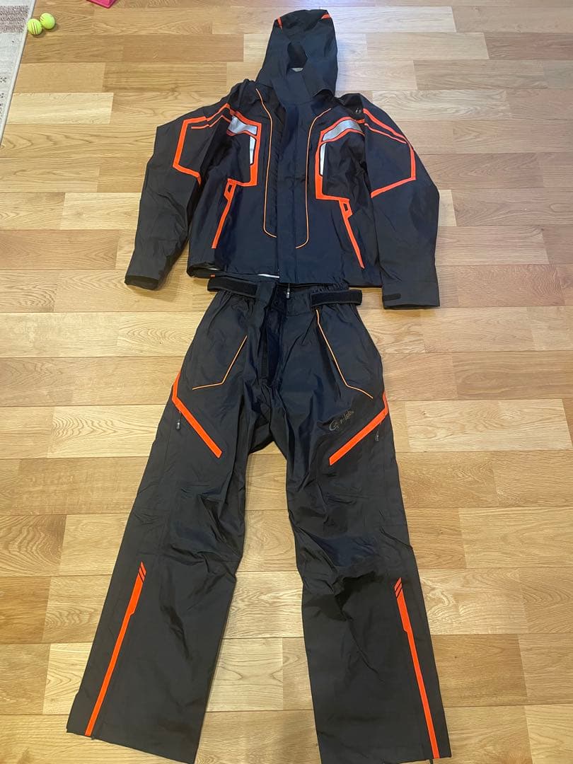 がまかつフィッシングスーツ(上下セット) 黒/オレンジ