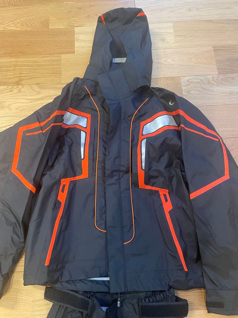 がまかつフィッシングスーツ(上下セット) 黒/オレンジ