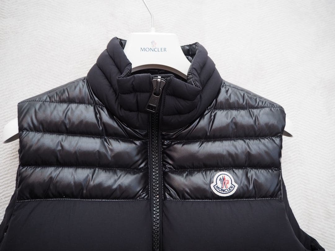 MONCLER ブラック ダウンベスト　デュプレス モンクレール