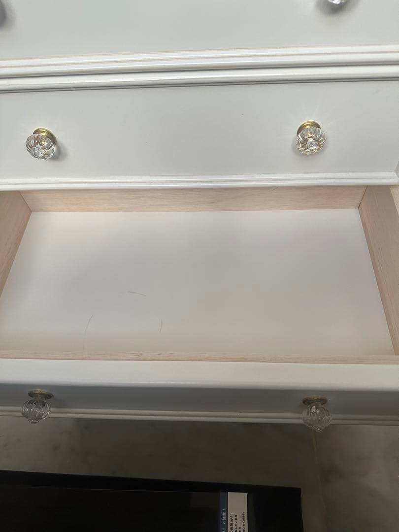 ホワイト ガラス扉付きチェスト 4段　キャビネット　姫系家具