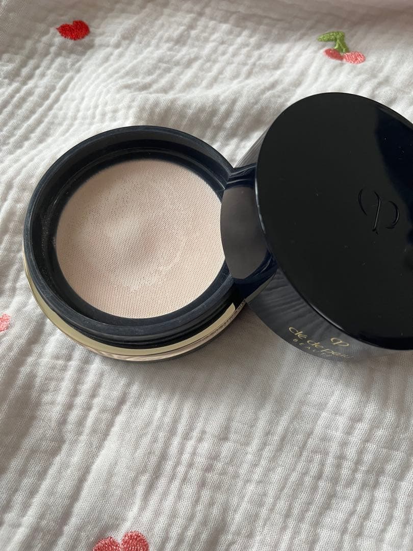 クレ・ド・ポー ボーテ プードルトランスパラントｎ 1ライト