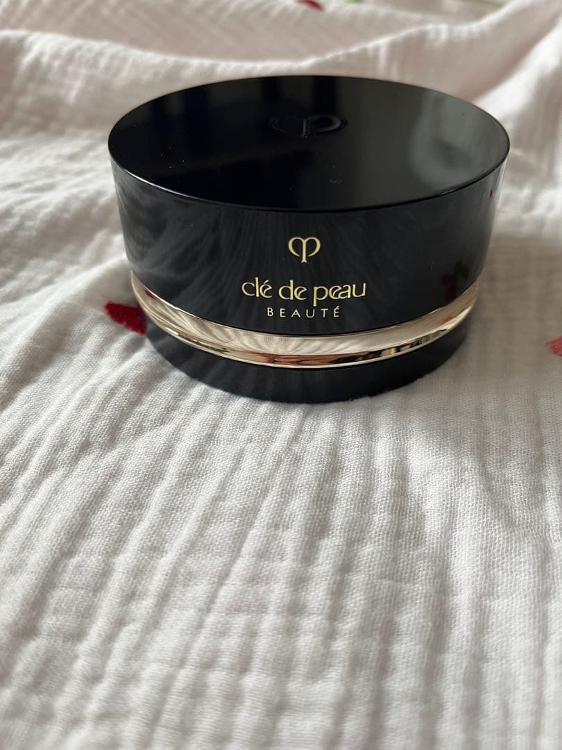 クレ・ド・ポー ボーテ プードルトランスパラントｎ 1ライト