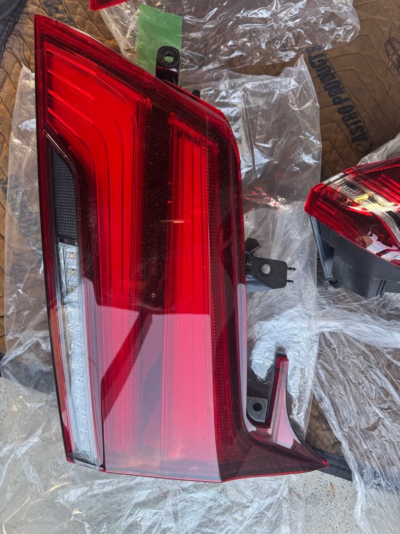 t　アルファード30後期最終　テールランプ　シーケンシャル付き　4灯