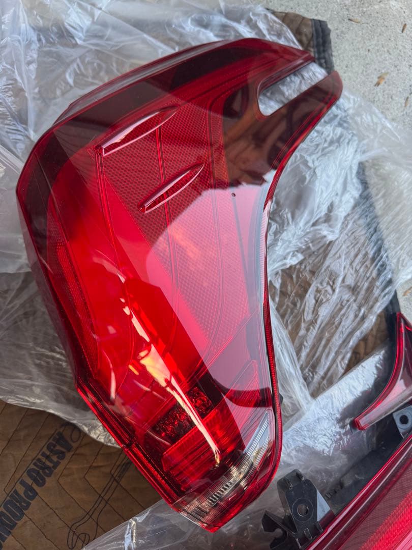 t　アルファード30後期最終　テールランプ　シーケンシャル付き　4灯