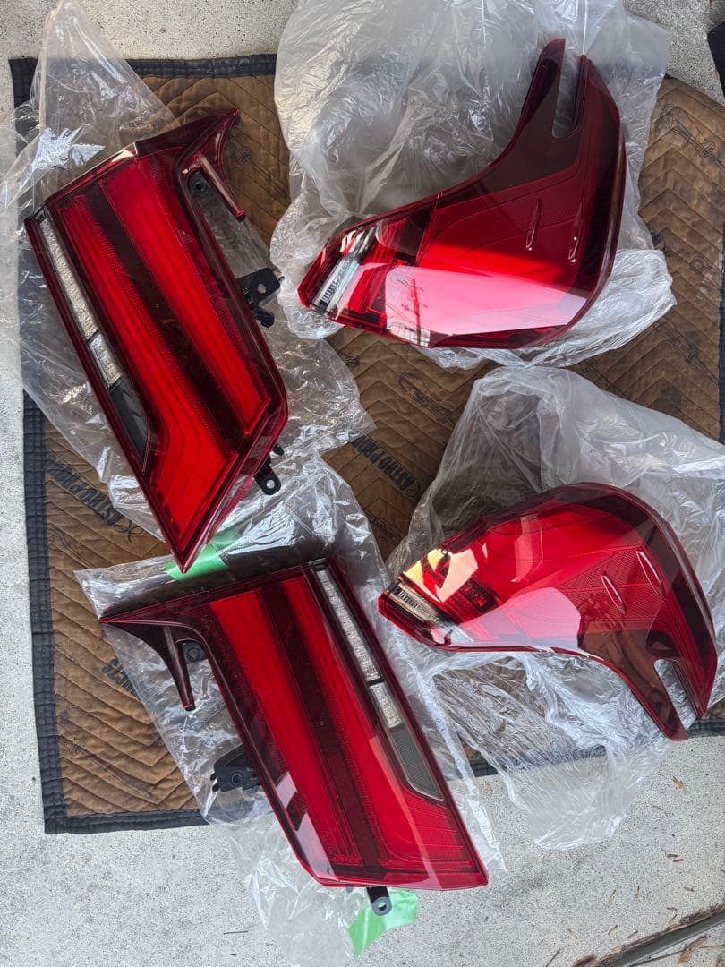 t　アルファード30後期最終　テールランプ　シーケンシャル付き　4灯