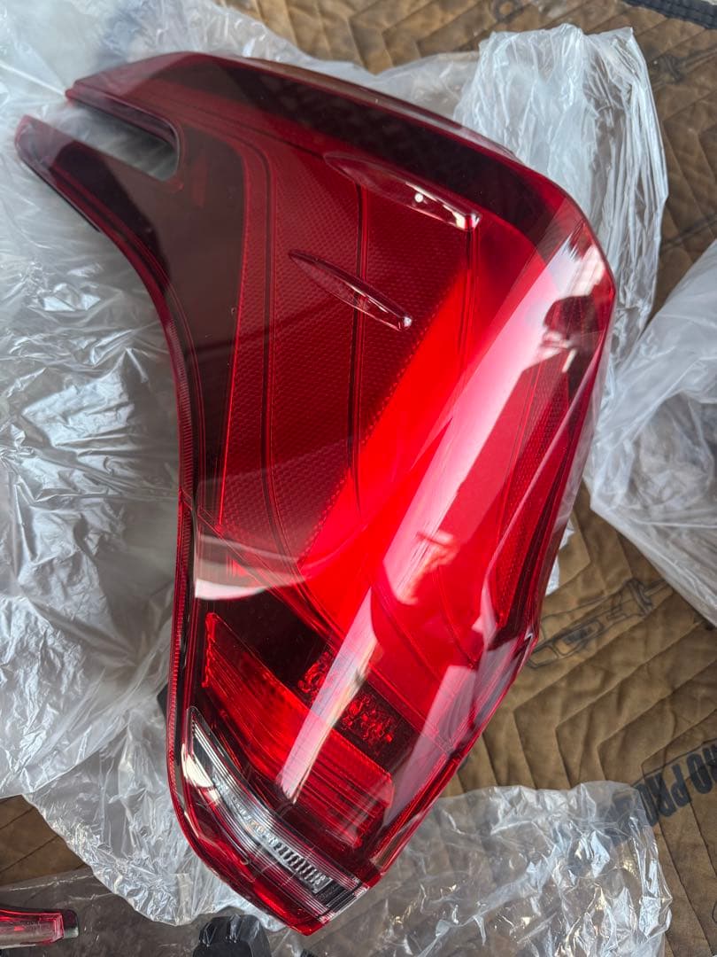 t　アルファード30後期最終　テールランプ　シーケンシャル付き　4灯