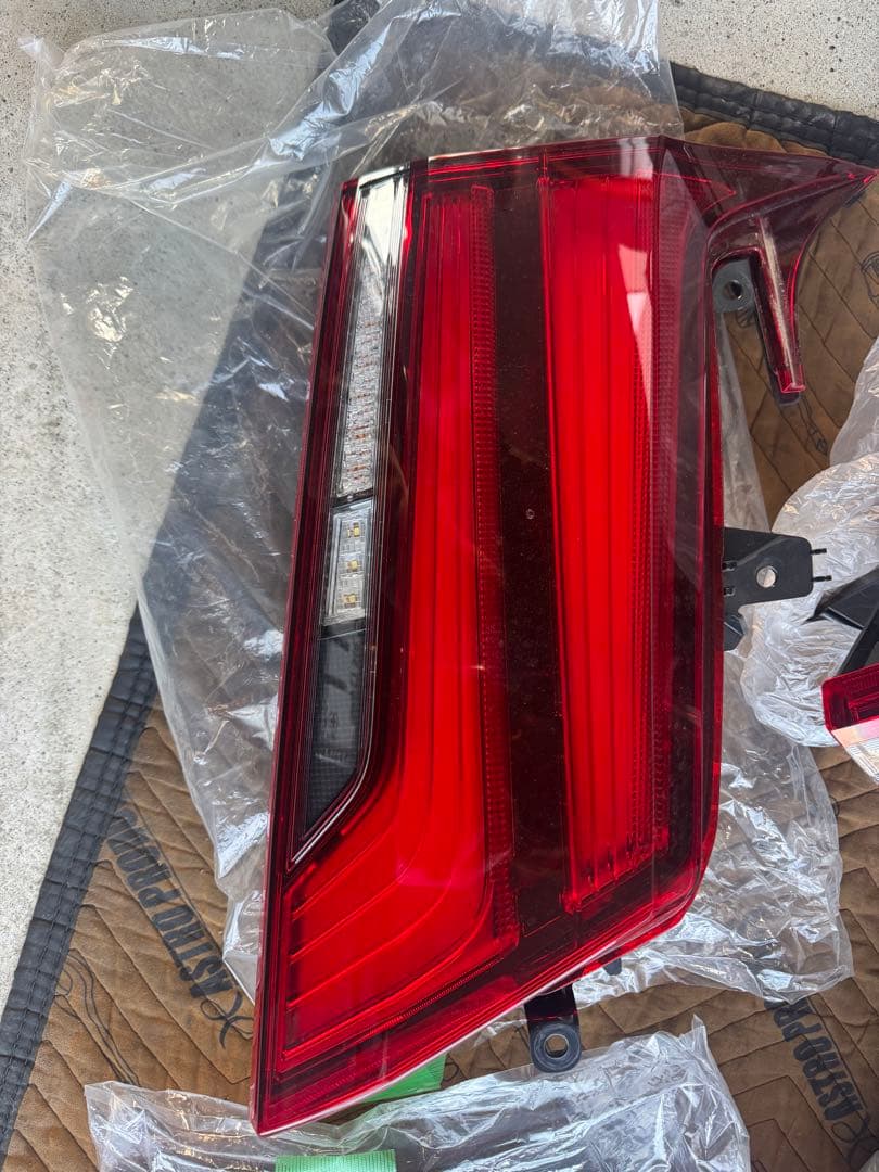 t　アルファード30後期最終　テールランプ　シーケンシャル付き　4灯