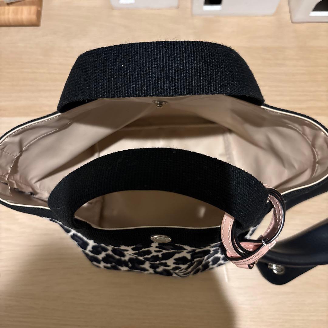 エルベシャプリエパンサーブラン×ノワール×ドラジェ　ドラジェストラップ