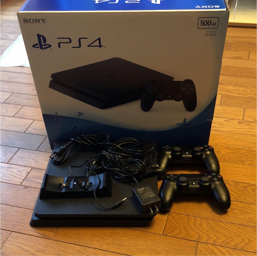 プレイステーション4本体とカセット