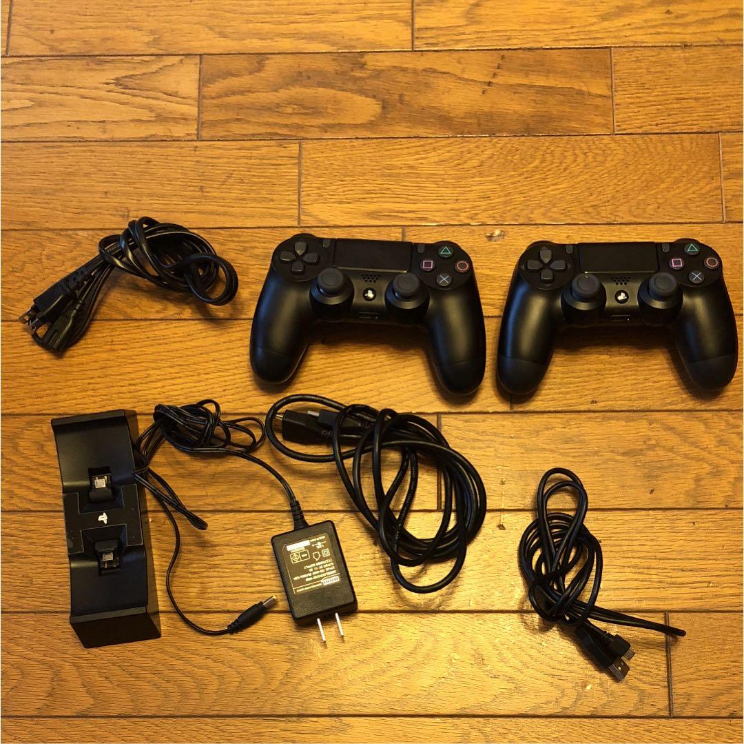 プレイステーション4本体とカセット