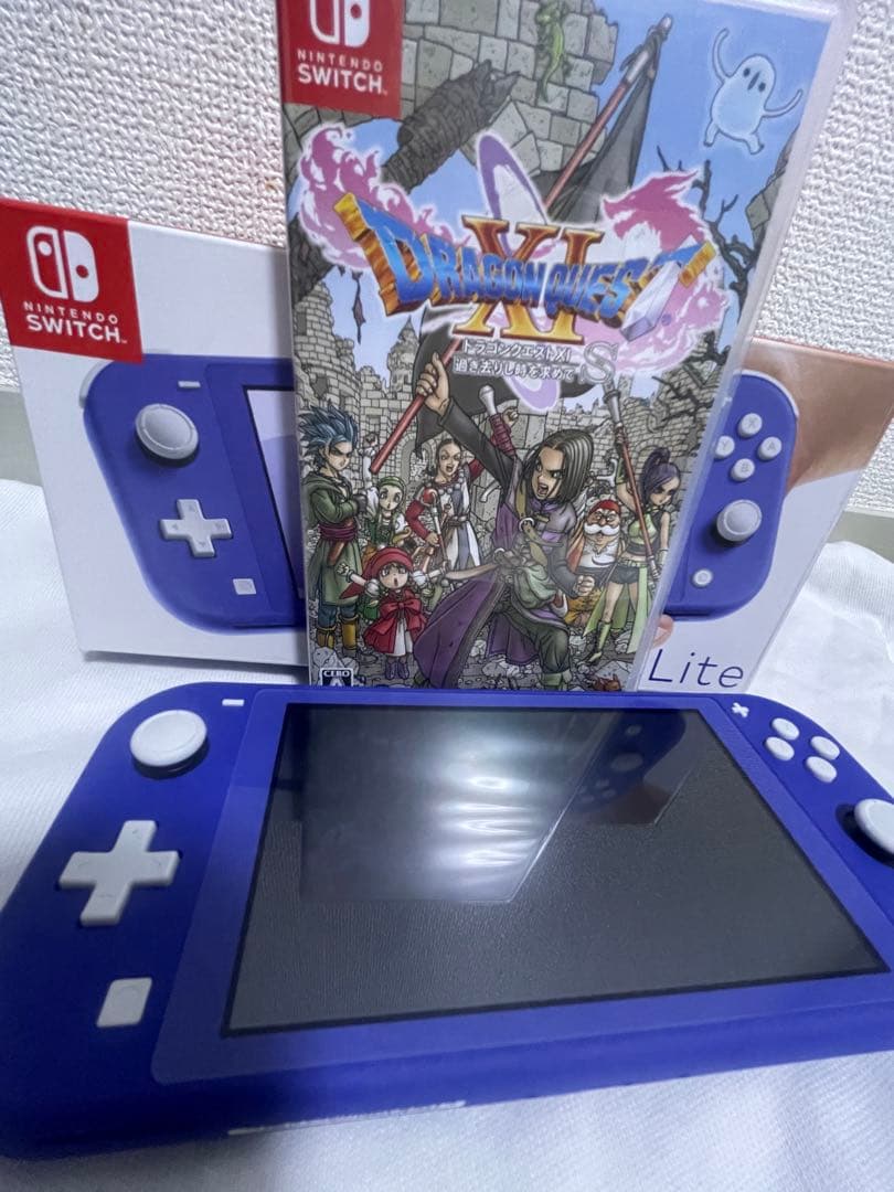 【超美品】Nintendo Switch Lite 青　ドラクエ11付き