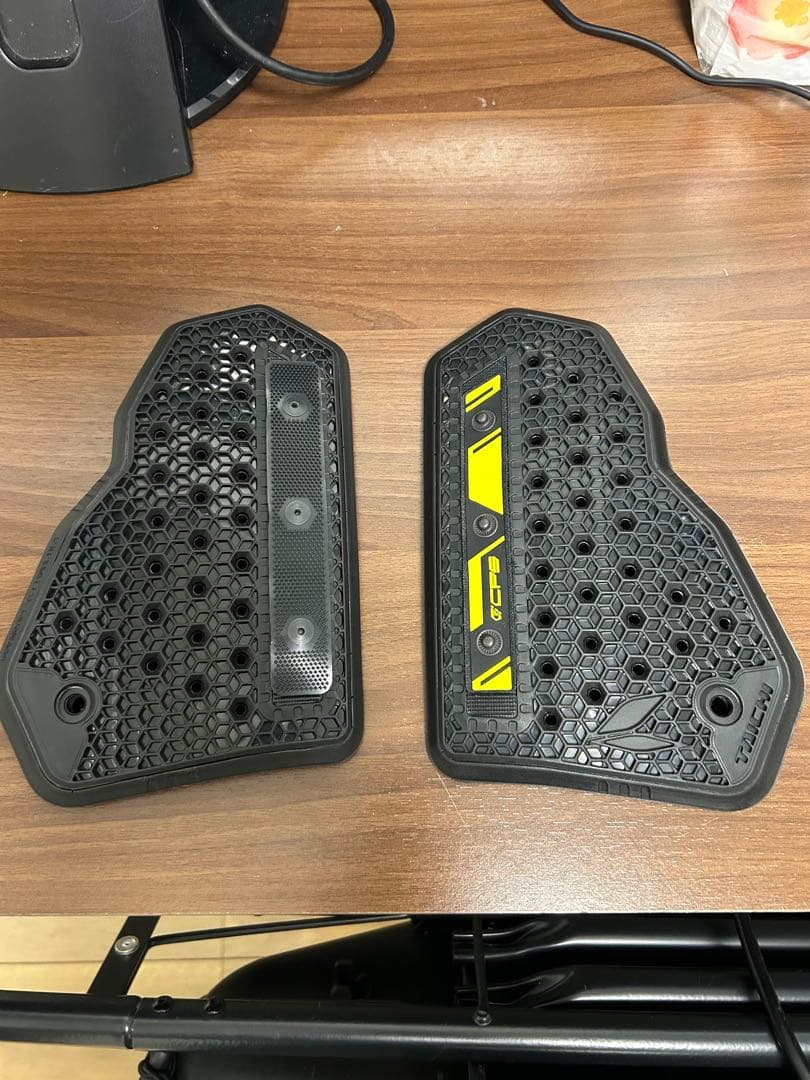 美品 TAICHI 防水ジャケット Lサイズ お得。別売り専用プロテクターつき