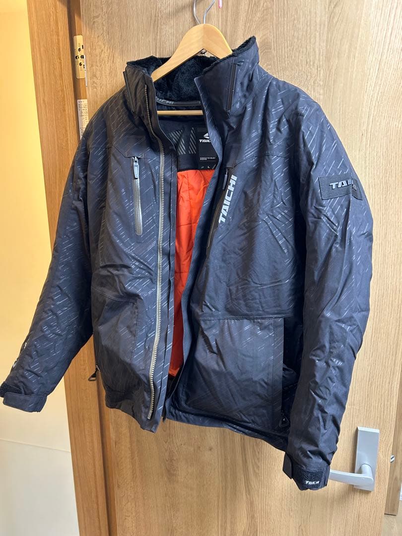 美品 TAICHI 防水ジャケット Lサイズ お得。別売り専用プロテクターつき