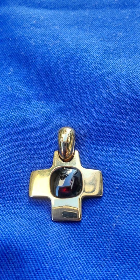 ポメラート チャーム ガーネット クロス