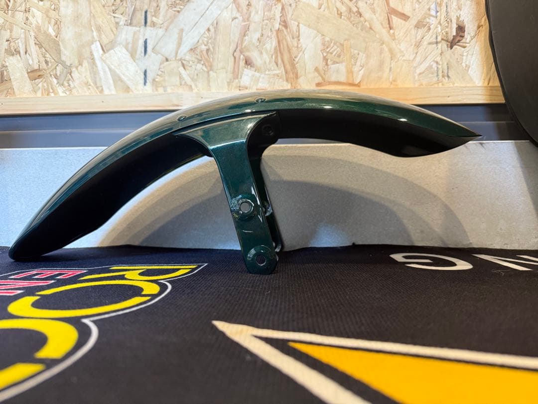 2024 ブレイクアウト　フロントフェンダー　美品　緑色