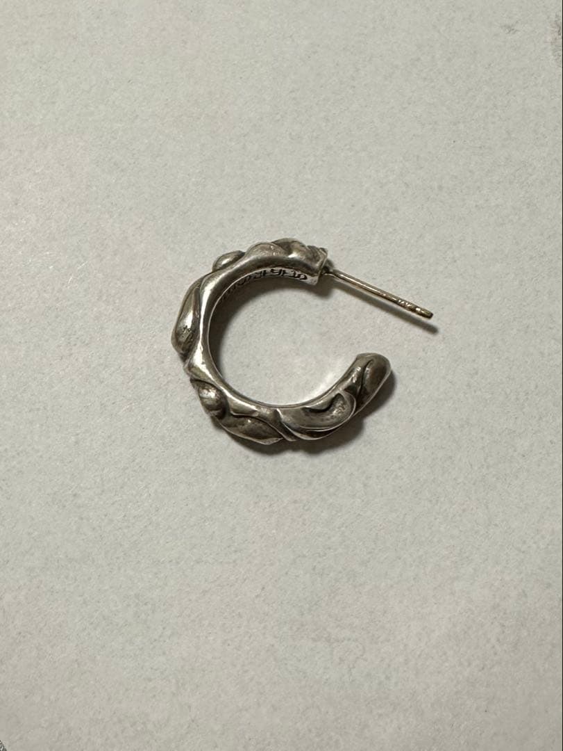 【遂にブロックされた】CHROME HEARTSスクロール フープピアス