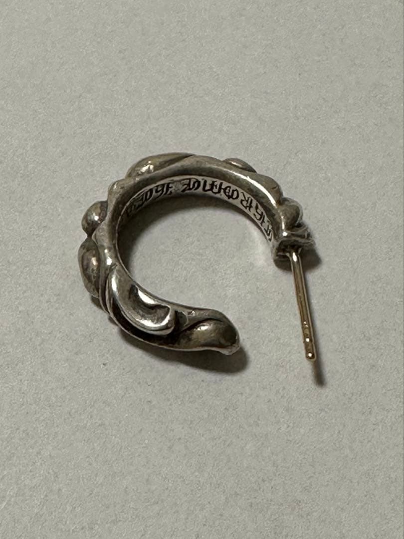 【遂にブロックされた】CHROME HEARTSスクロール フープピアス