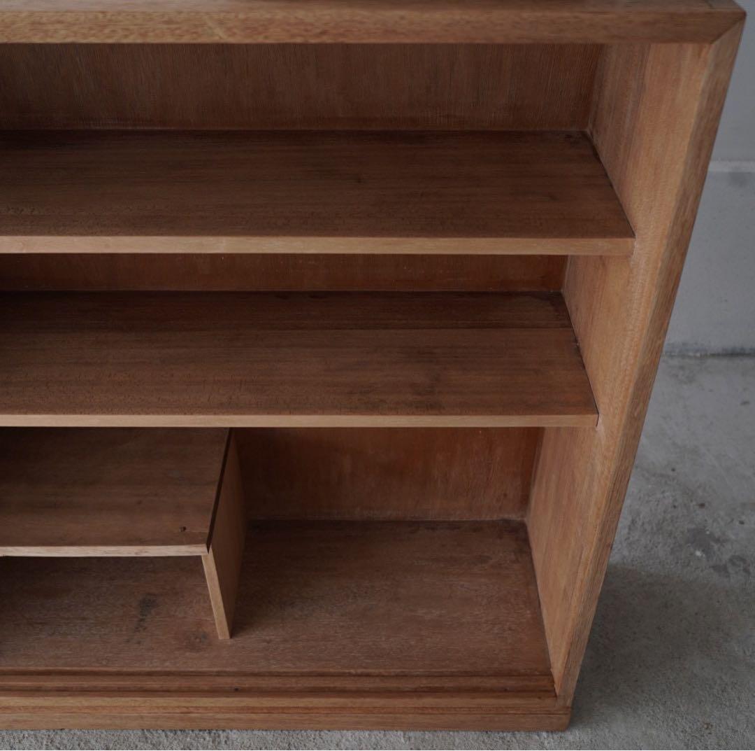 モールガラスのキャビネット