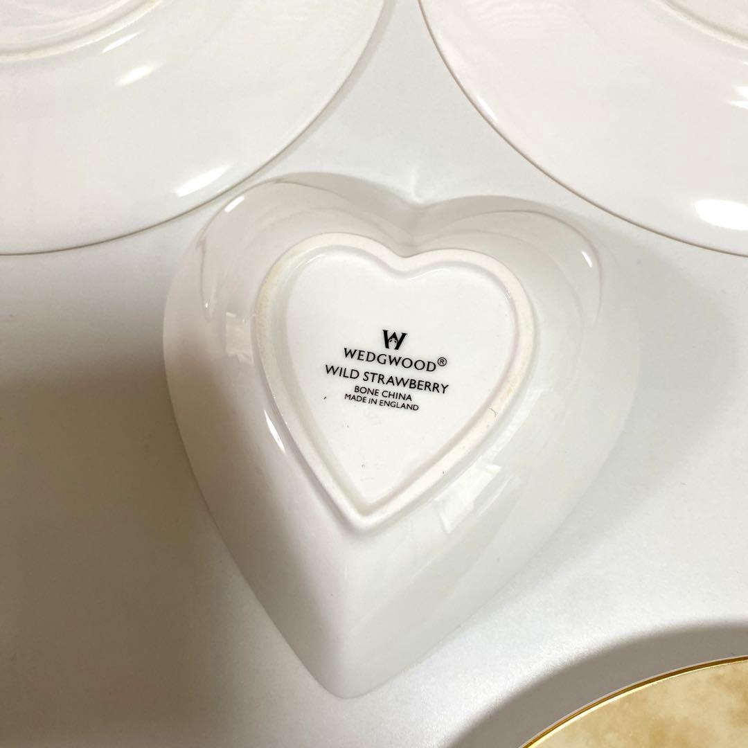 新品未使用　ウェッジウッド　7点まとめ売り！マグカップ、プレート4枚　ハート型皿