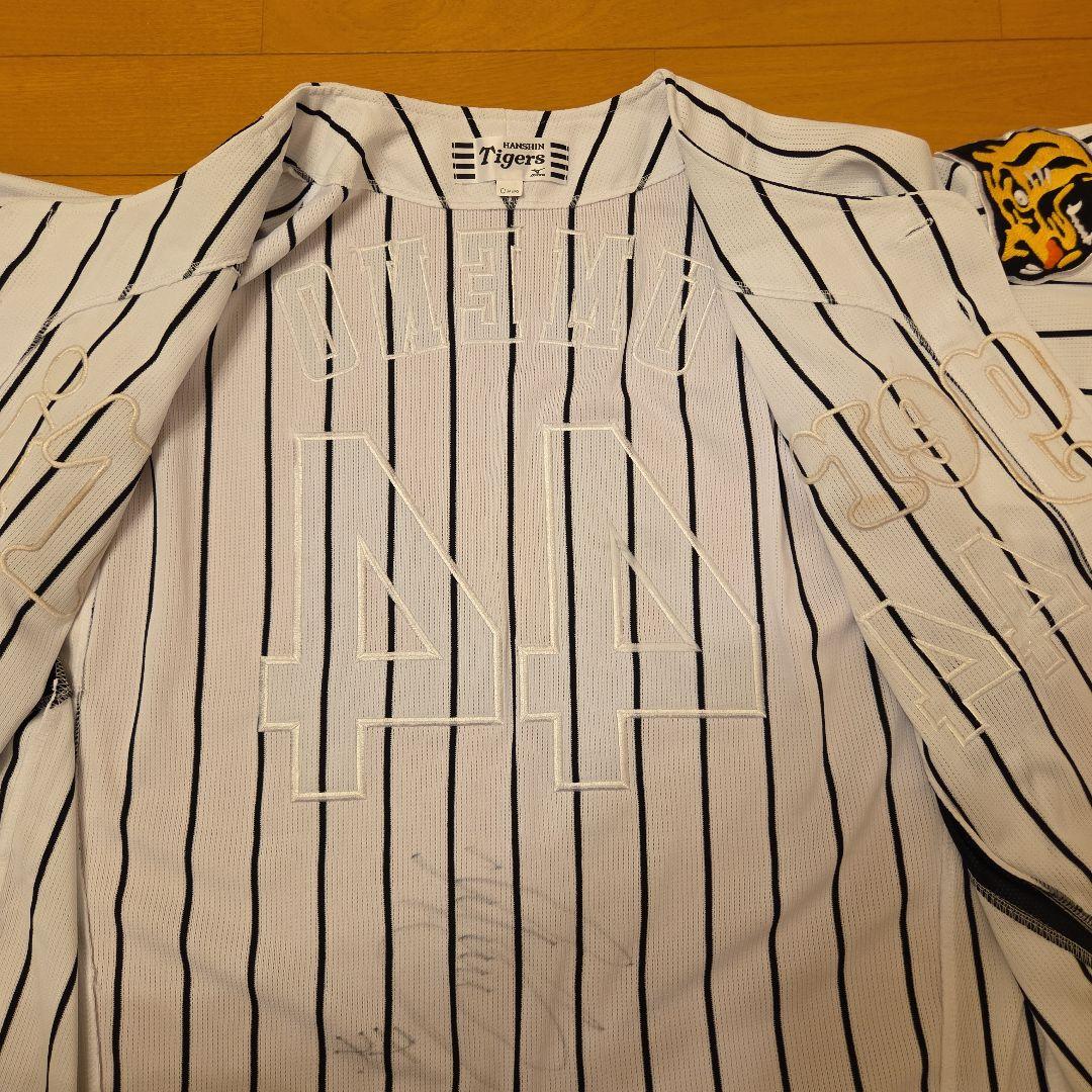 阪神タイガース梅野隆太郎直筆サイン入りホームレプリカユニフォーム(未使用)