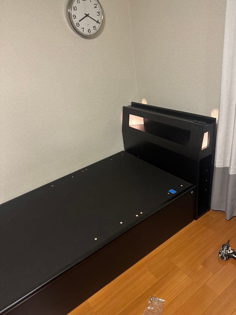 油圧式、収納機能付きのシングルベッド