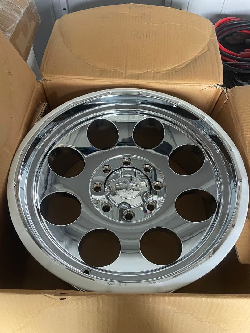 新品未使用、20インチ クロームホイール PCD 8X165.1 4本セット